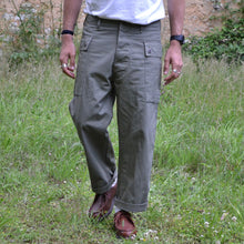 Load image into Gallery viewer, Pantalon P47 - combat pants - poches cargo - HBT olive green 11 Oz