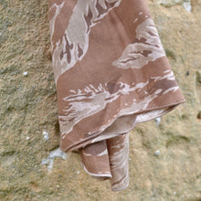 Load image into Gallery viewer, Foulard imprimé camo desert tiger stripe