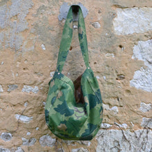 Load image into Gallery viewer, Sac Newspaper bag - camo Mitchell / Leaf