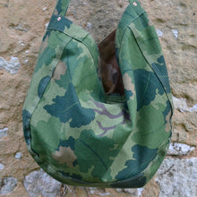 Load image into Gallery viewer, Sac Newspaper bag - camo Mitchell / Leaf