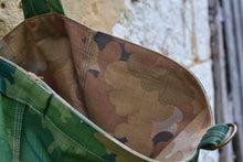 Load image into Gallery viewer, Sac Newspaper bag - camo Mitchell / Leaf