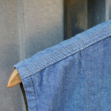 Load image into Gallery viewer, Gilet de chasse chambray monkey back pocket - #arashibyboras