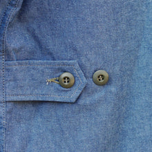 Load image into Gallery viewer, Veste de jungle chambray & boutons M65 upcyclés - #arashibyboras