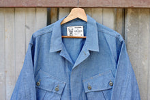 Load image into Gallery viewer, Veste de jungle chambray & boutons M65 upcyclés - #arashibyboras