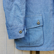 Load image into Gallery viewer, Veste de jungle chambray & boutons M65 upcyclés - #arashibyboras