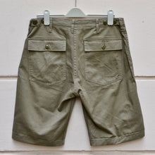 Load image into Gallery viewer, Short P47 - utility pants - HBT olive green 11 Oz