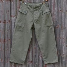Load image into Gallery viewer, Pantalon P44 monkey pants olive green HBT 11 Oz