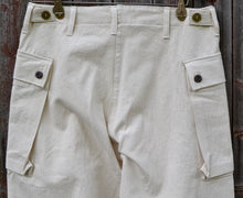Load image into Gallery viewer, Pantalon P47 - combat pants - poches cargo Off White 11,5 Oz