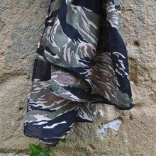 Load image into Gallery viewer, Foulard imprimé camo  tiger stripe
