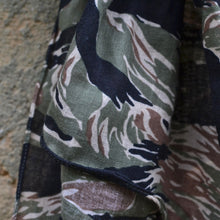 Load image into Gallery viewer, Foulard imprimé camo  tiger stripe
