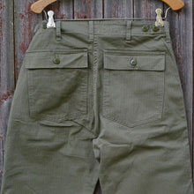 Load image into Gallery viewer, Pantalon P47 - utility pants - HBT olive green 11 Oz
