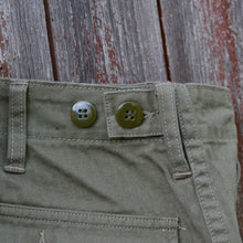 Load image into Gallery viewer, Pantalon P47 - utility pants - HBT olive green 11 Oz
