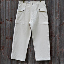 Load image into Gallery viewer, Pantalon P47 - combat pants - poches cargo Off White 11,5 Oz
