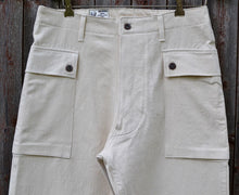 Load image into Gallery viewer, Pantalon P47 - combat pants - poches cargo Off White 11,5 Oz
